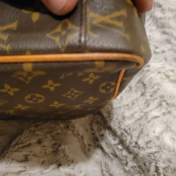 Authentic Louis Vuitton duffel bag - Picture 9 of 11